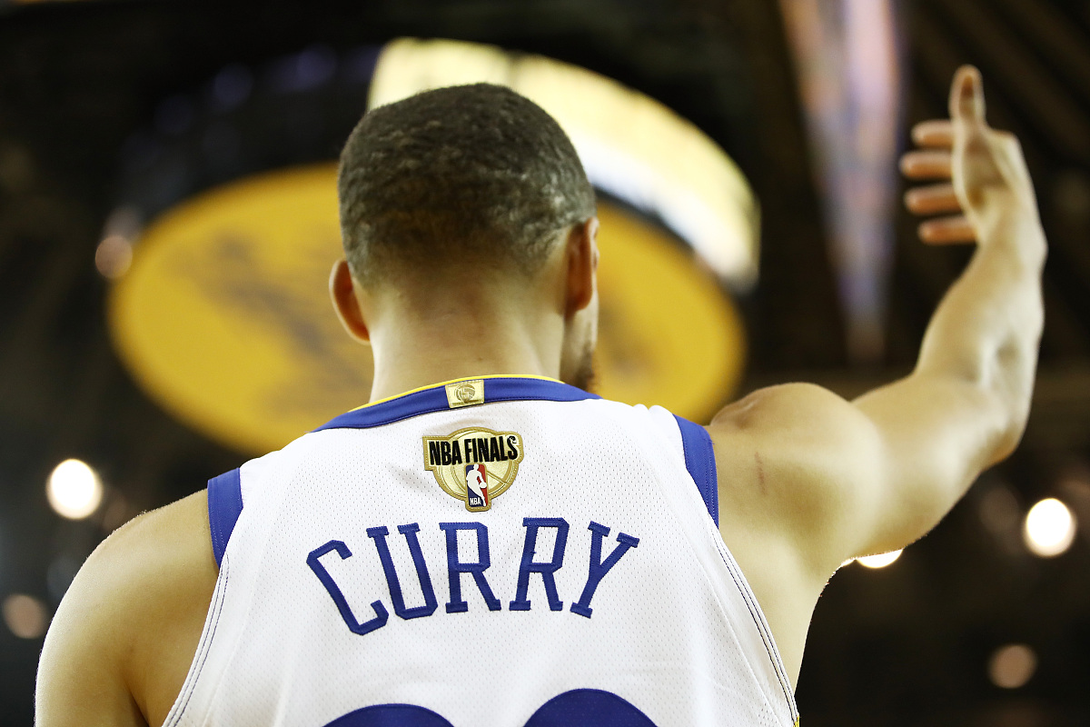 库里连续三场比赛得分超过重返赛场，篮网不断突破！全场沸腾不已的简单介绍