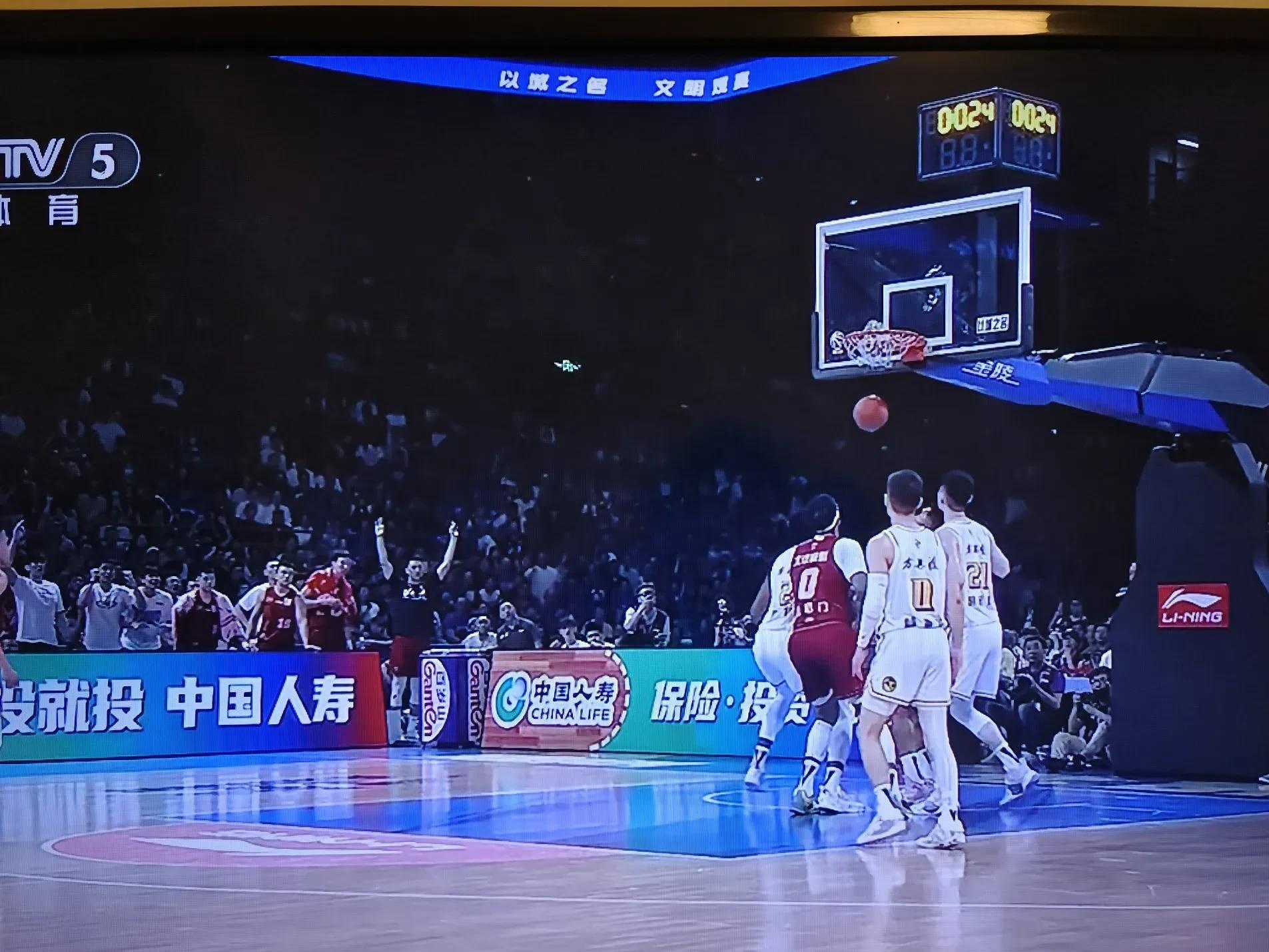 九游辅助-CBA常规赛倒计时，巴塞罗那篮球队赛前绝杀压哨，细节引发关注，值得警惕，阵容厚度经受考验的简单介绍