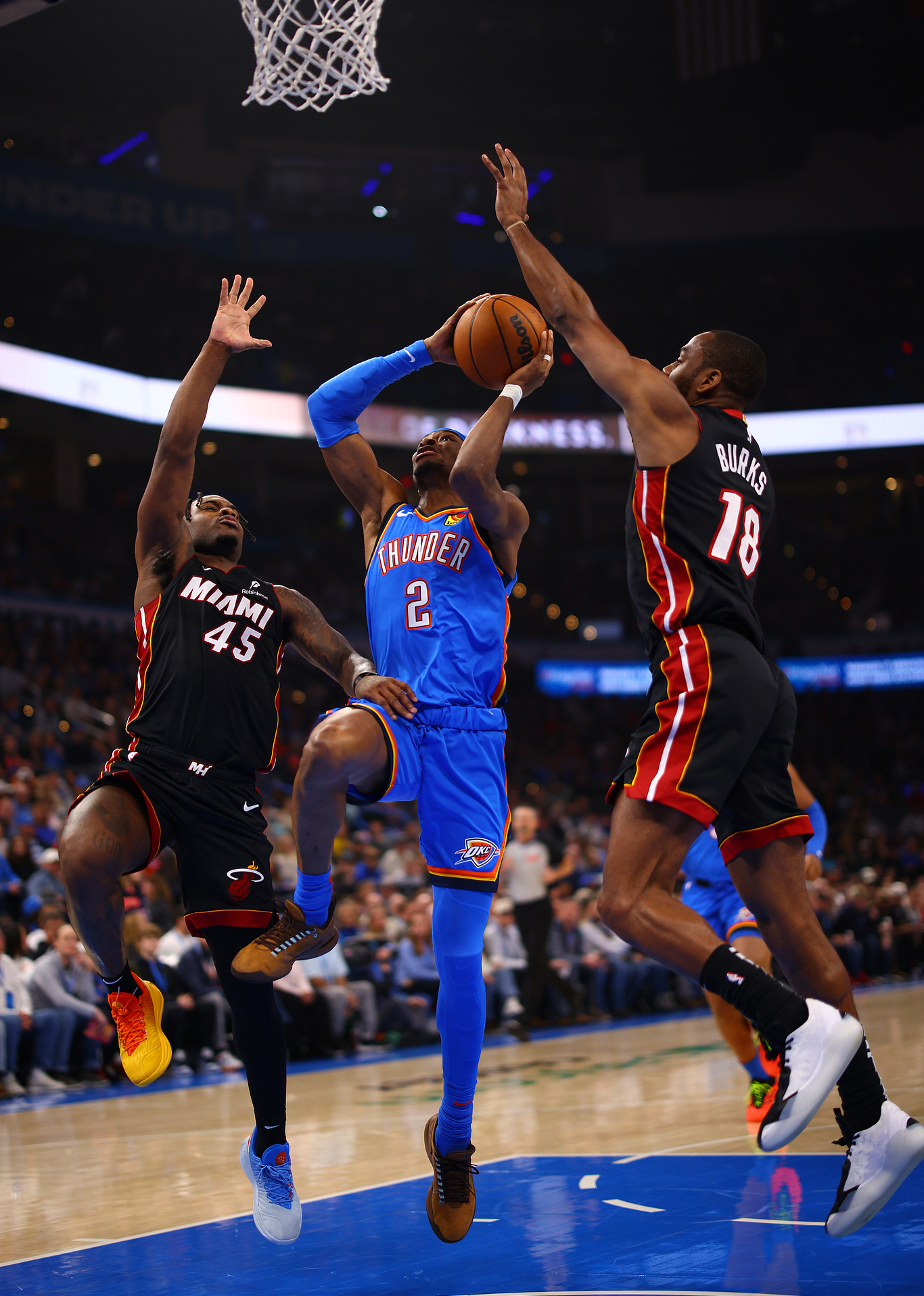 九游电脑版-包含今夜俄克拉荷马雷霆备战法国杯，更衣室发声细节曝光，信心回归，团队化学反应显著的词条