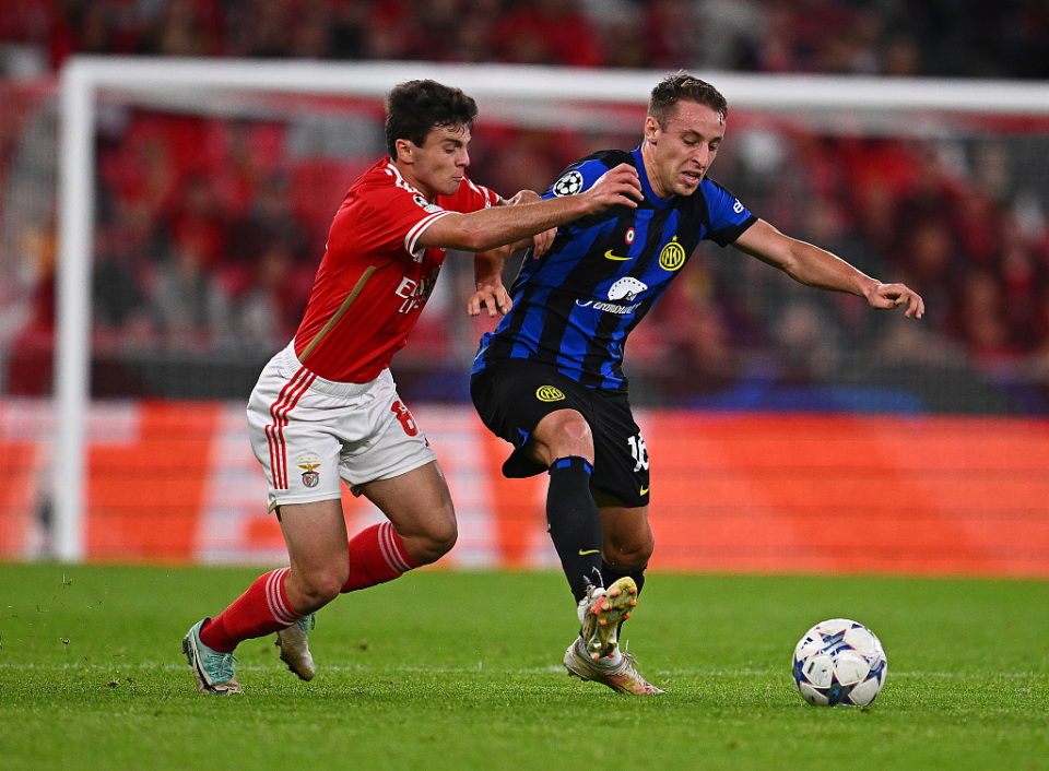  王楚钦喊孙颖莎接爸妈 