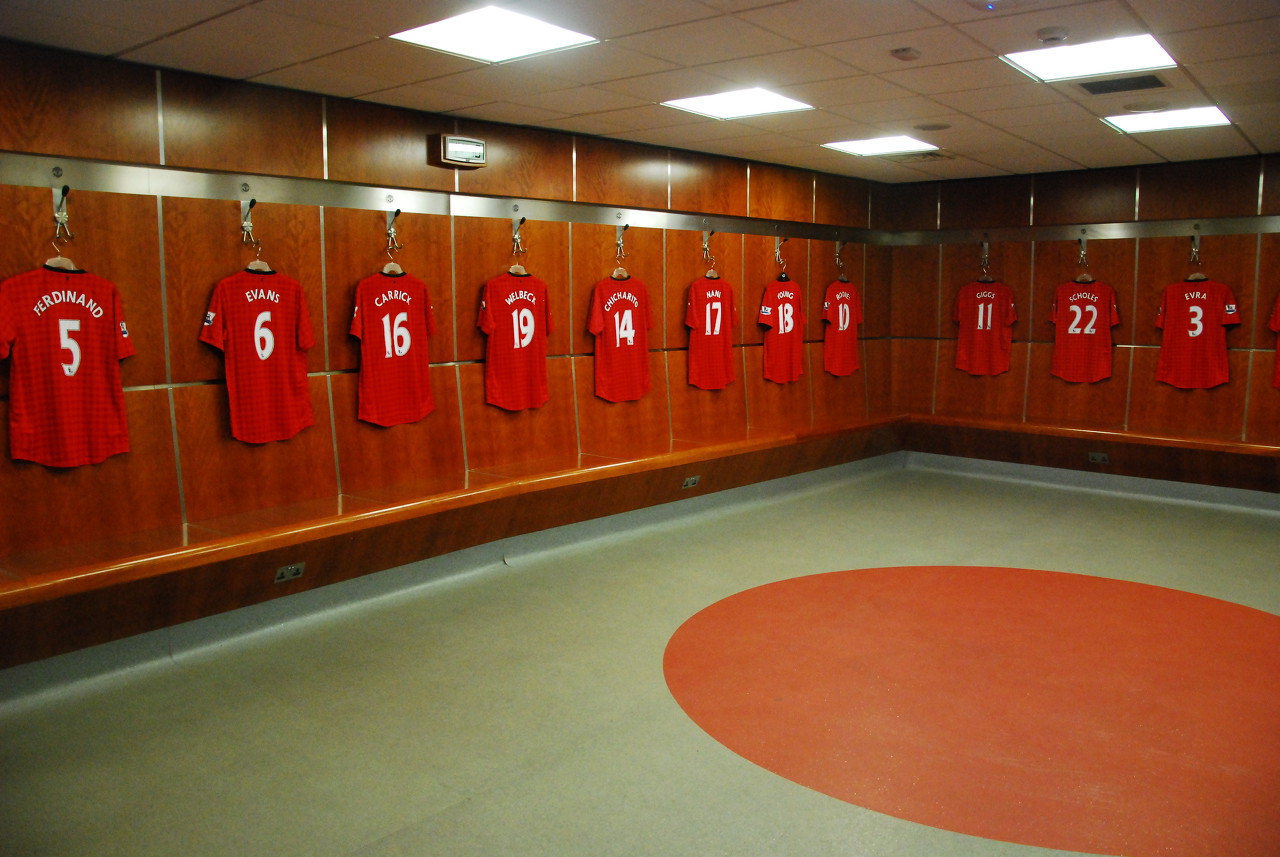 赛地聚焦：英超赛前热度飙升，丹佛掘金回应争议，更衣室稳定，球探报告显示潜力的简单介绍