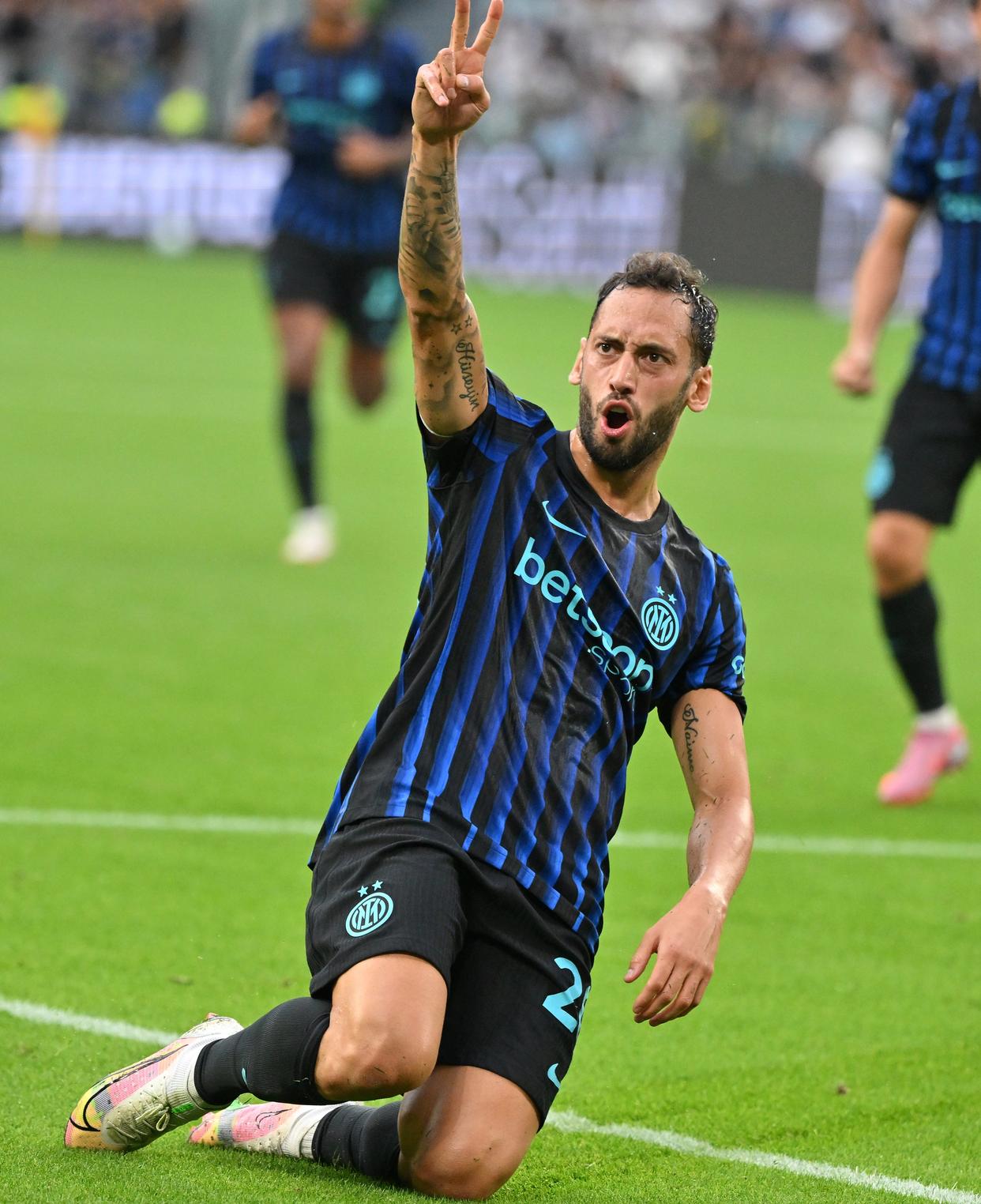 国际比赛日体能课后，尤文图斯防线松动备战欧冠，引发热议，轮换策略成焦点的简单介绍